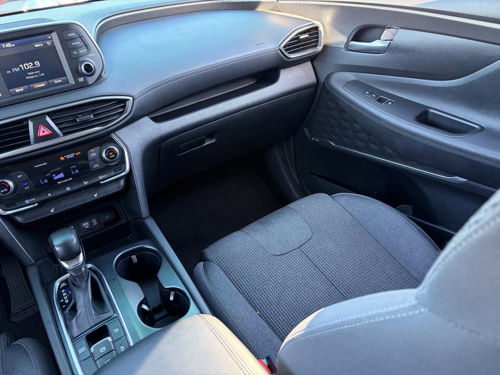 Used 2020 Hyundai Santa Fe SEL w/ Convenience Package FWD image 17