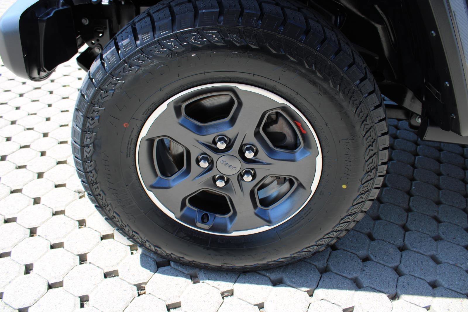 Used 2023 Jeep Gladiator Rubicon w/ Cold Weather Group AWD/4WD image 12