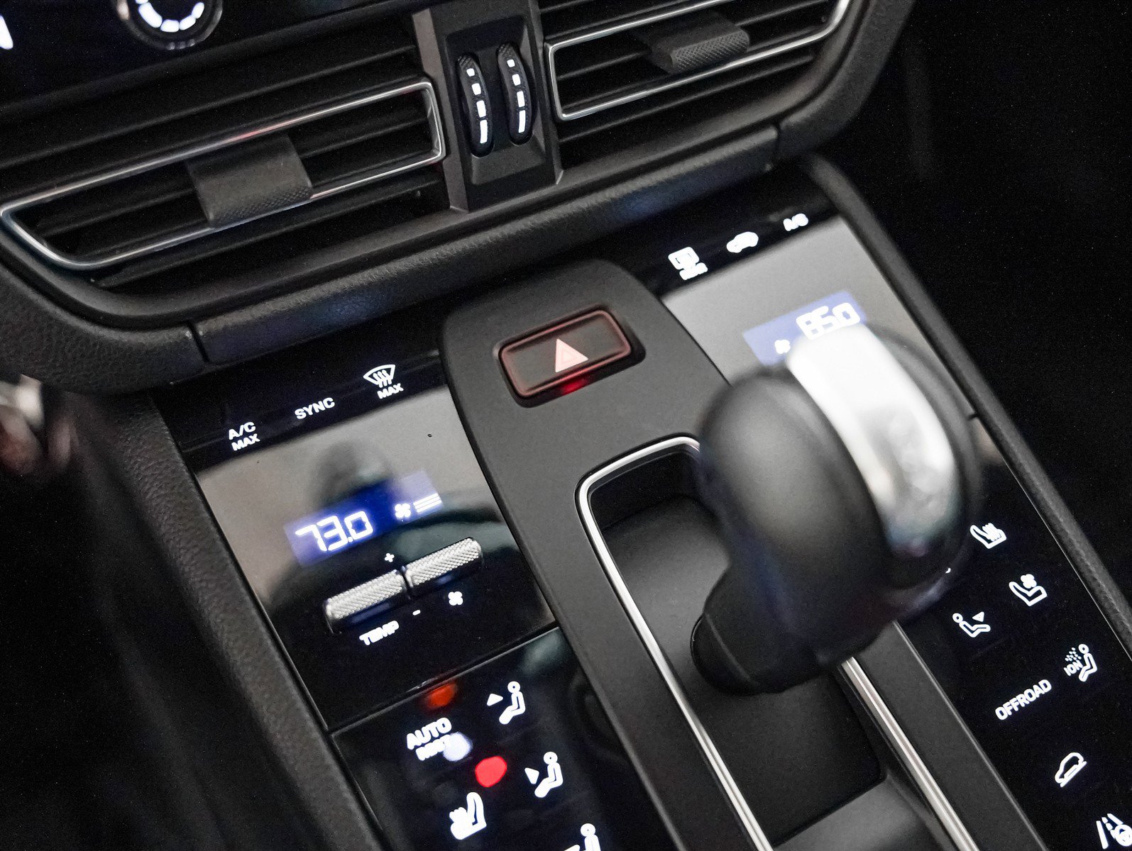 Certified 2025 Porsche Macan image 21