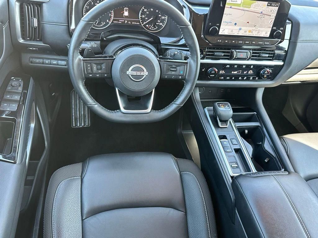 Used 2025 Nissan Pathfinder SL image 8