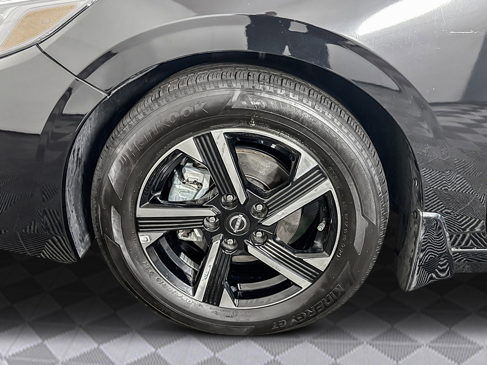 Used 2025 Nissan Sentra SV image 38