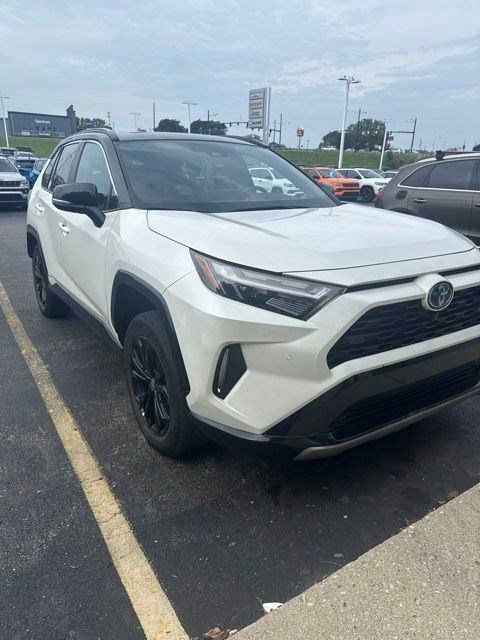 Used 2022 Toyota RAV4 XSE AWD/4WD image 3