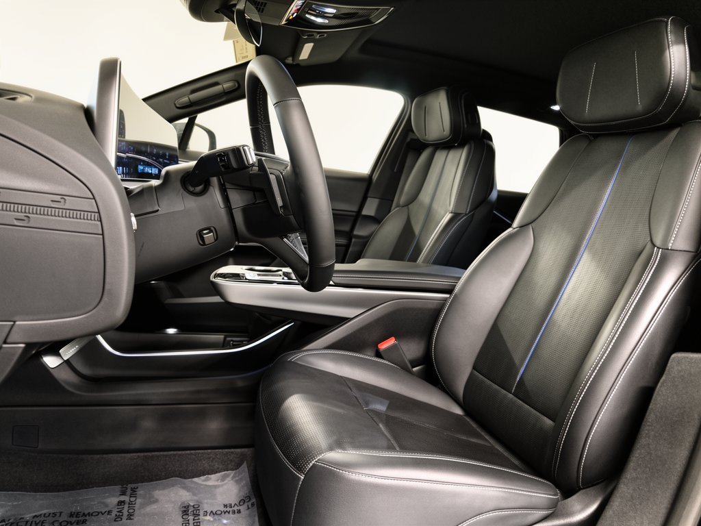 Used 2024 Cadillac Lyriq Luxury RWD image 5