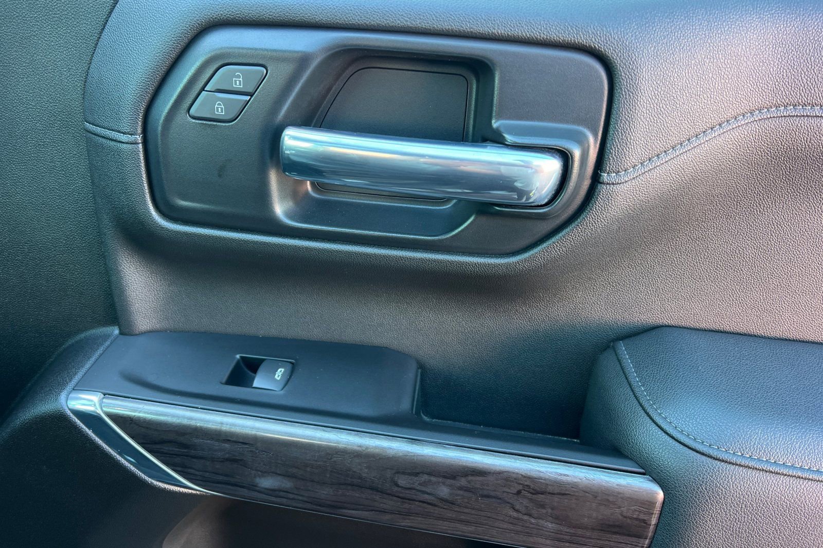 Used 2022 Chevrolet Silverado 1500 LTZ w/ LTZ Convenience Package II image 22