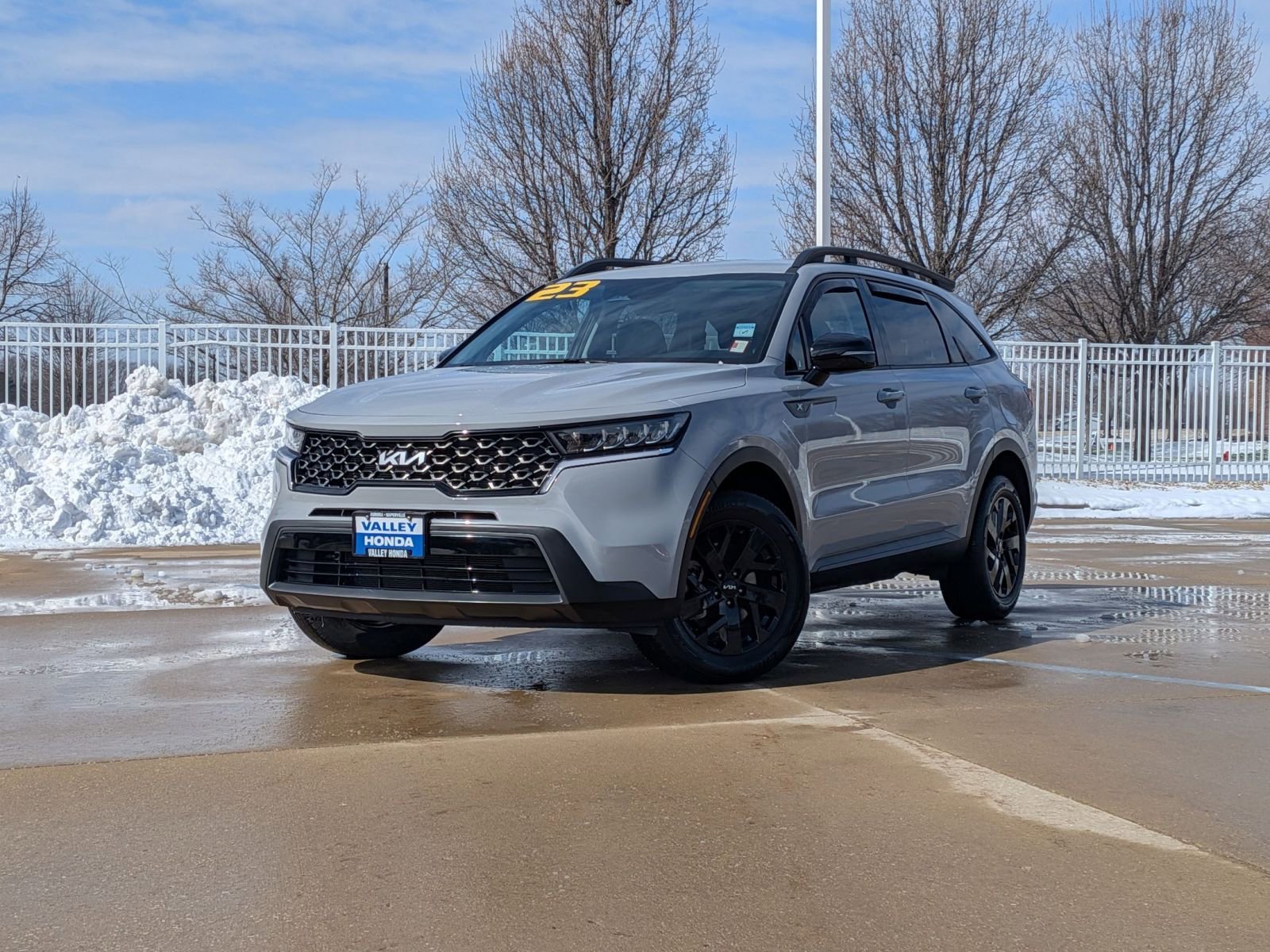 Used 2023 Kia Sorento S image 2