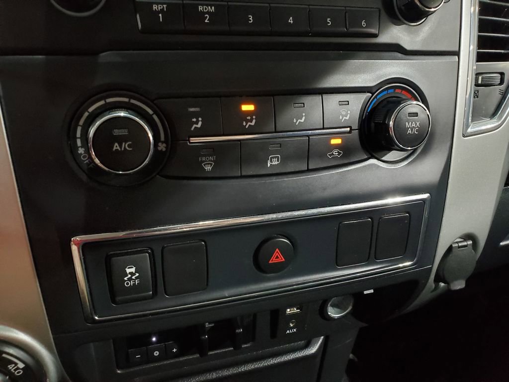 Used 2017 Nissan Titan SV AWD/4WD image 30