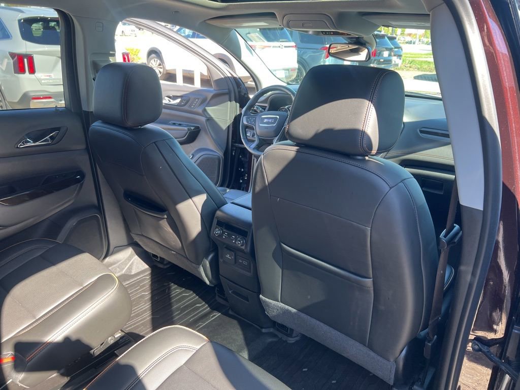 Used 2021 GMC Acadia AT4 w/ Technology Package AWD/4WD image 6