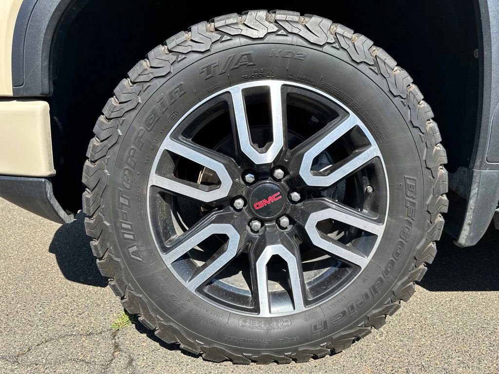 Used 2023 GMC Sierra 1500 AT4 w/ AT4 Premium Package AWD/4WD image 4