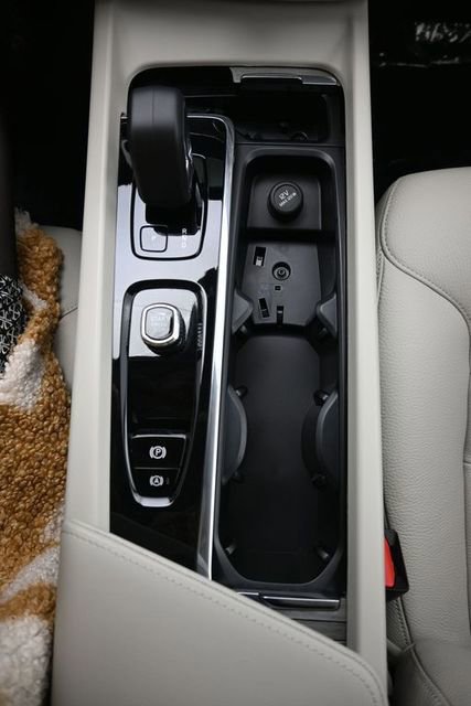 Used 2023 Volvo XC60 B5 Plus w/ Protection Package Premier image 11