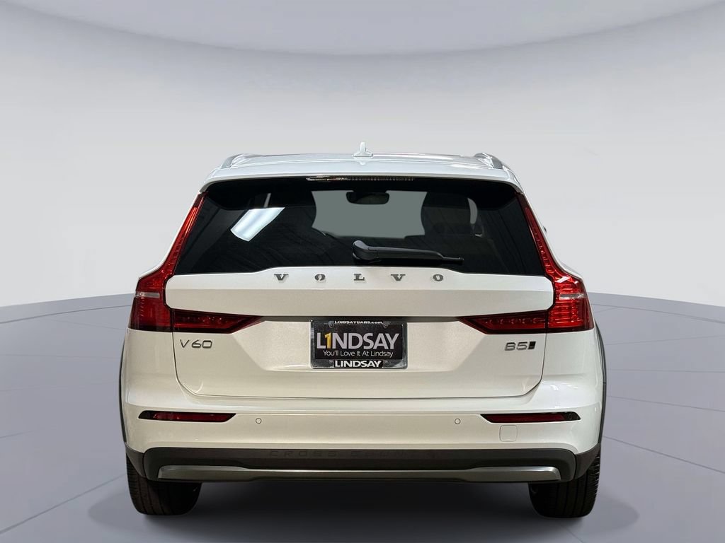 Used 2025 Volvo V60 B5 Cross Country Ultra AWD/4WD image 11
