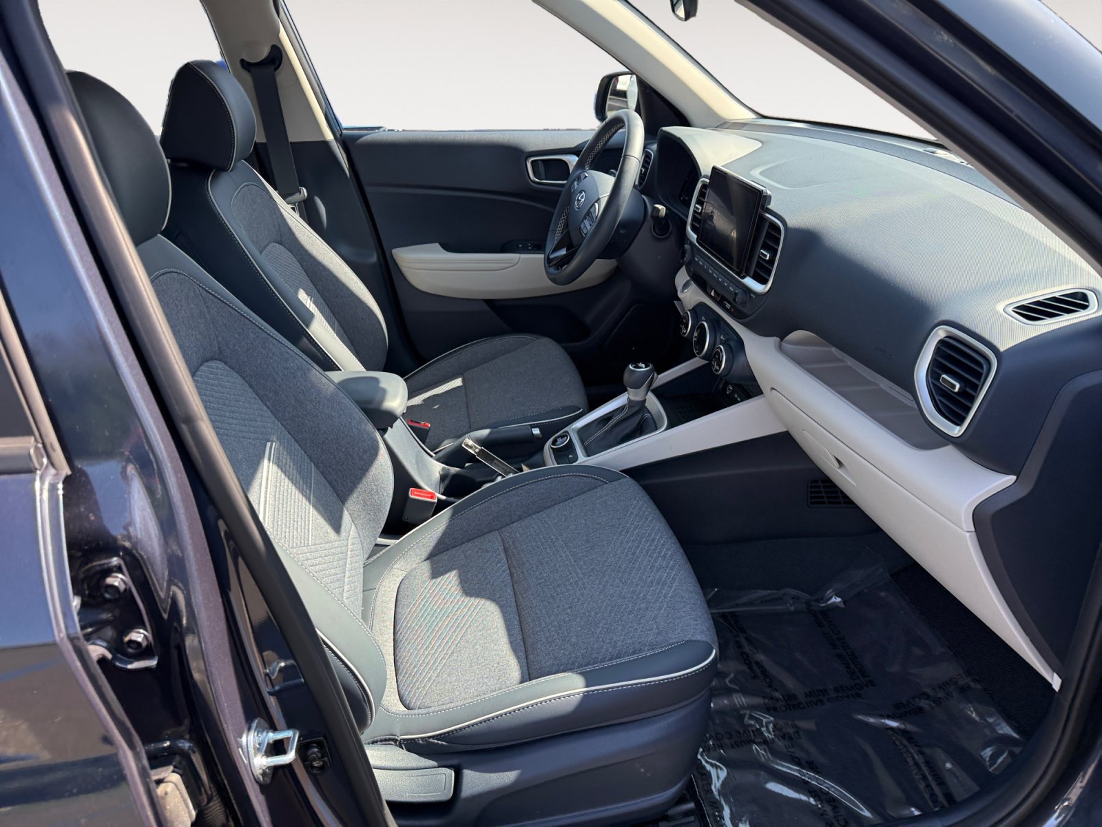 Certified 2025 Hyundai Venue Limited FWD image 19