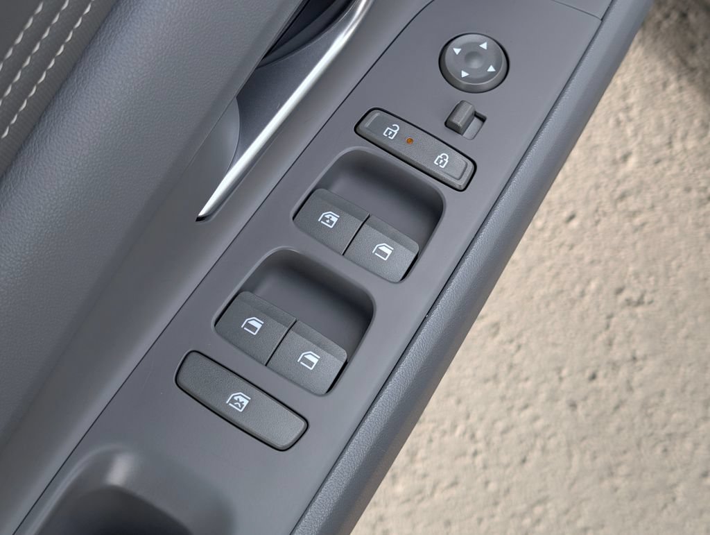 Certified 2025 Hyundai Elantra Sport FWD image 17