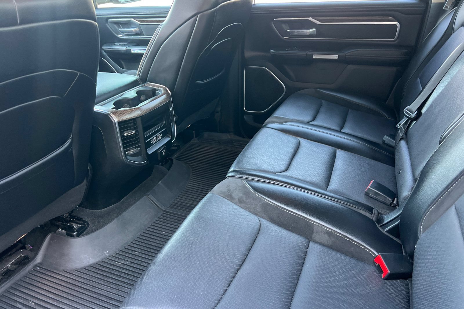 Used 2019 RAM 1500 Laramie AWD/4WD image 13