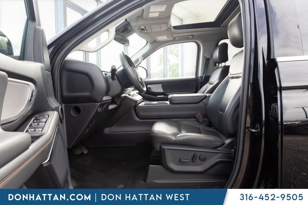 Used 2025 Ford Expedition Max Active AWD/4WD image 3