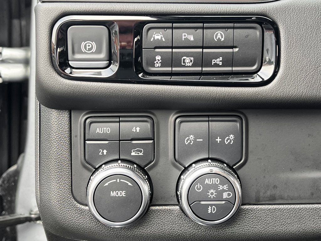 Used 2025 GMC Yukon Denali image 31