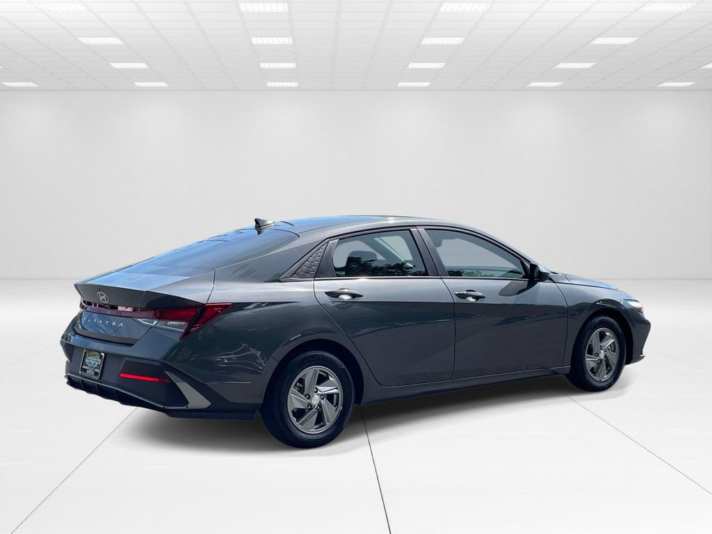 Certified 2025 Hyundai Elantra SE FWD image 6