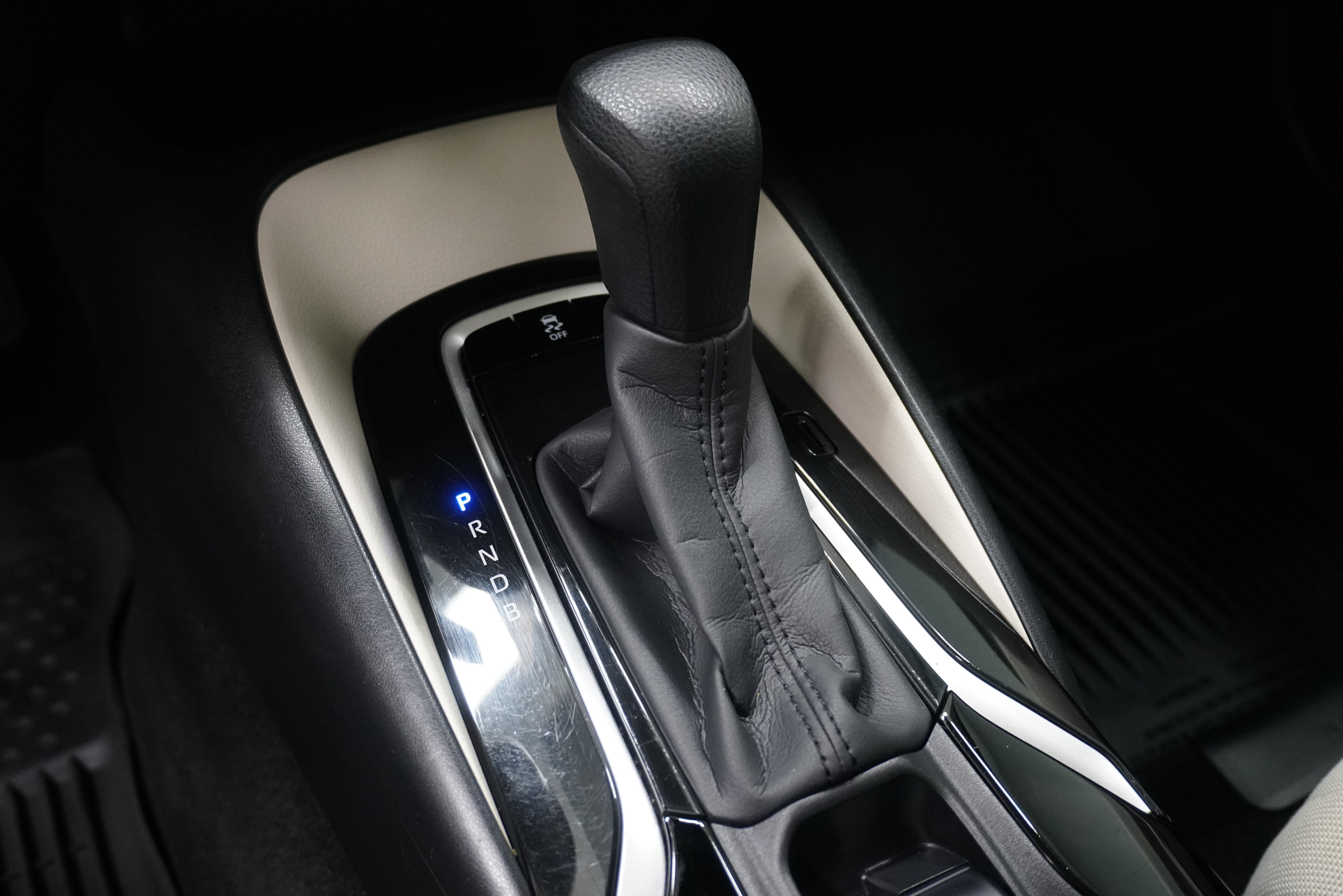 Used 2020 Toyota Corolla LE FWD image 19