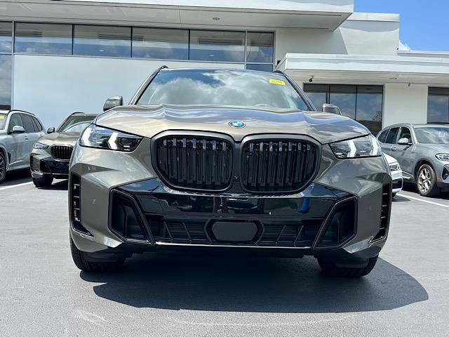 New 2026 BMW X5 xDrive40i w/ M Sport Package AWD/4WD image 2