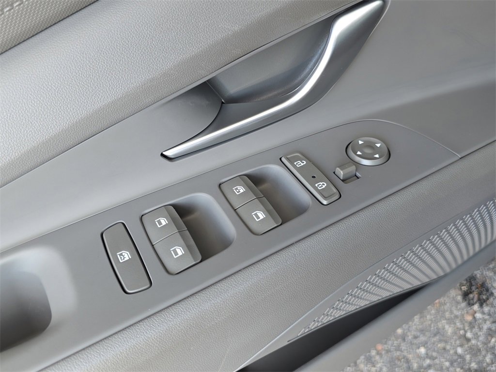 Used 2023 Hyundai Elantra SEL image 15