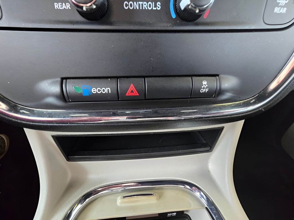 Used 2020 Dodge Grand Caravan SXT FWD image 12