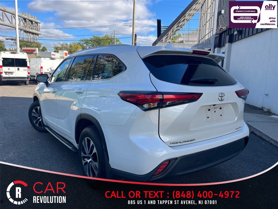 Used 2022 Toyota Highlander XLE AWD/4WD image 6