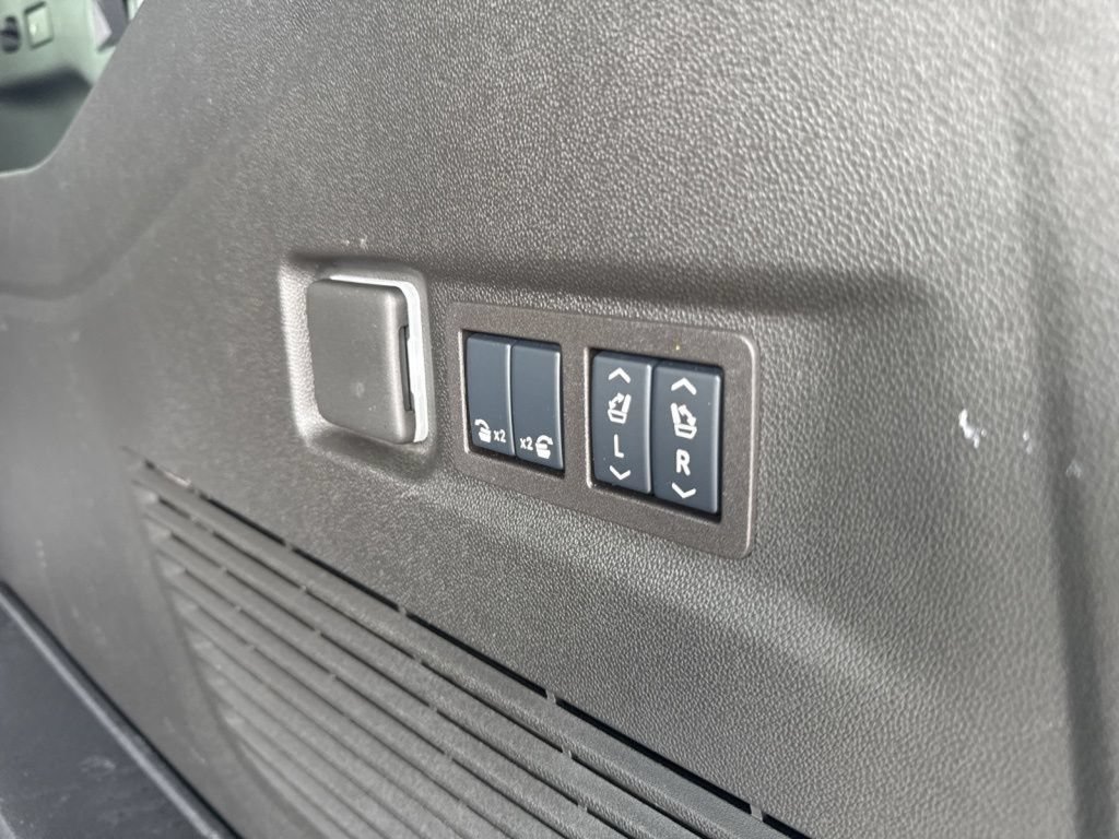 Used 2025 GMC Yukon XL Denali Ultimate w/ LPO, Floor Liner Package AWD/4WD image 46