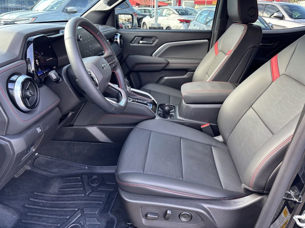 Used 2025 Chevrolet Colorado Z71 w/ Technology Package image 14