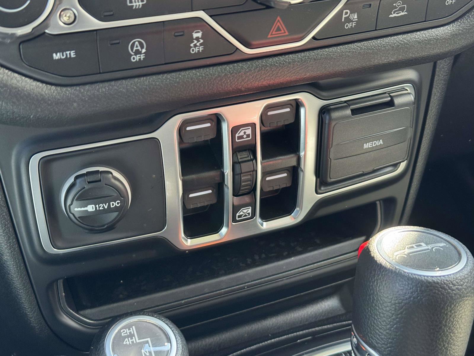 New 2026 Jeep Gladiator Sport AWD/4WD image 13