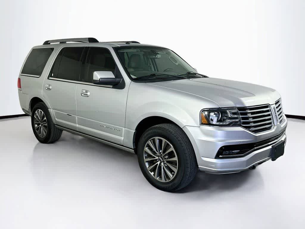 Used 2016 Lincoln Navigator Select RWD image 24