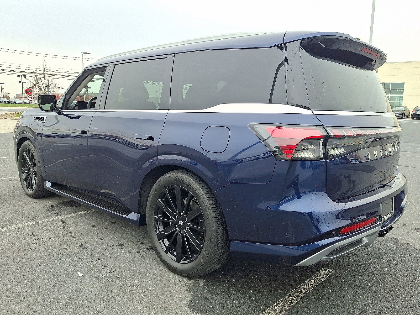 Certified 2025 INFINITI QX80 Sensory image 4