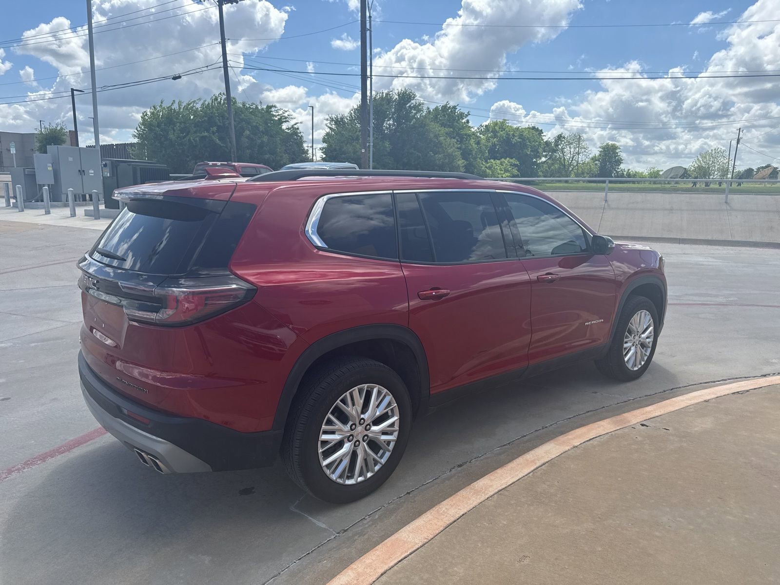 Used 2024 GMC Acadia Elevation image 5