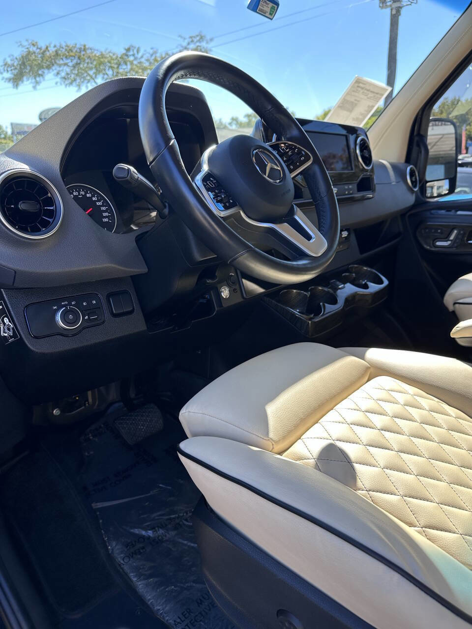 Used 2023 Mercedes-Benz Sprinter 3500 image 27