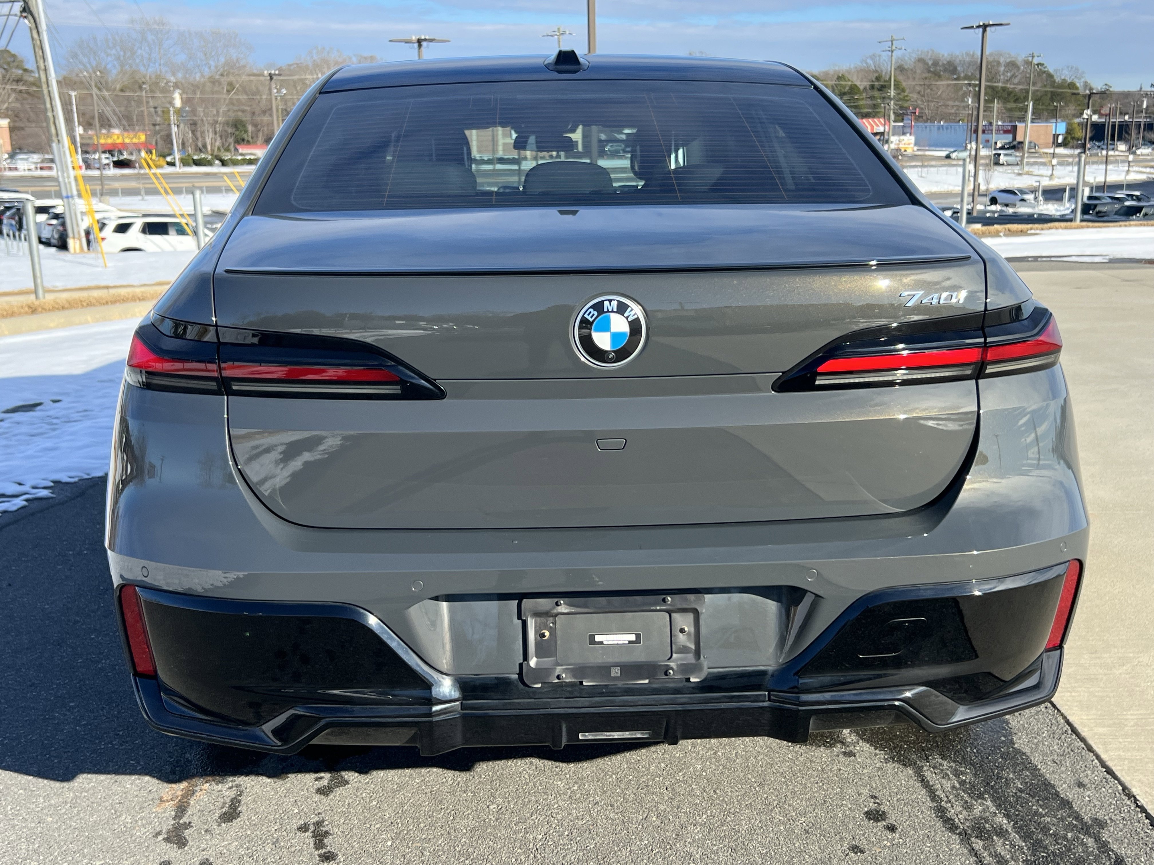 Used 2023 BMW 740i w/ Executive Package image 8