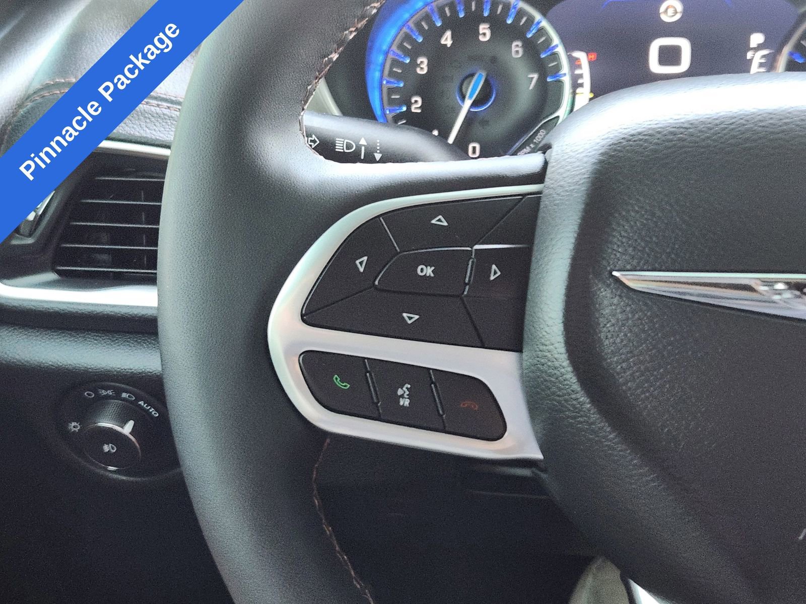 Used 2025 Chrysler Pacifica Pinnacle image 29