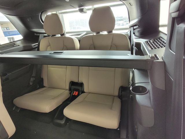New 2026 Volvo XC90 B6 Plus w/ Protection Package Premier AWD/4WD image 15