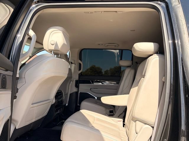 Used 2022 Jeep Wagoneer Series III w/ Flexible Seating Group RWD image 14
