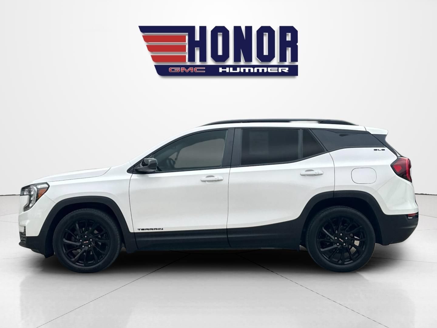 Used 2023 GMC Terrain SLE w/ Driver Convenience Package FWD image 7