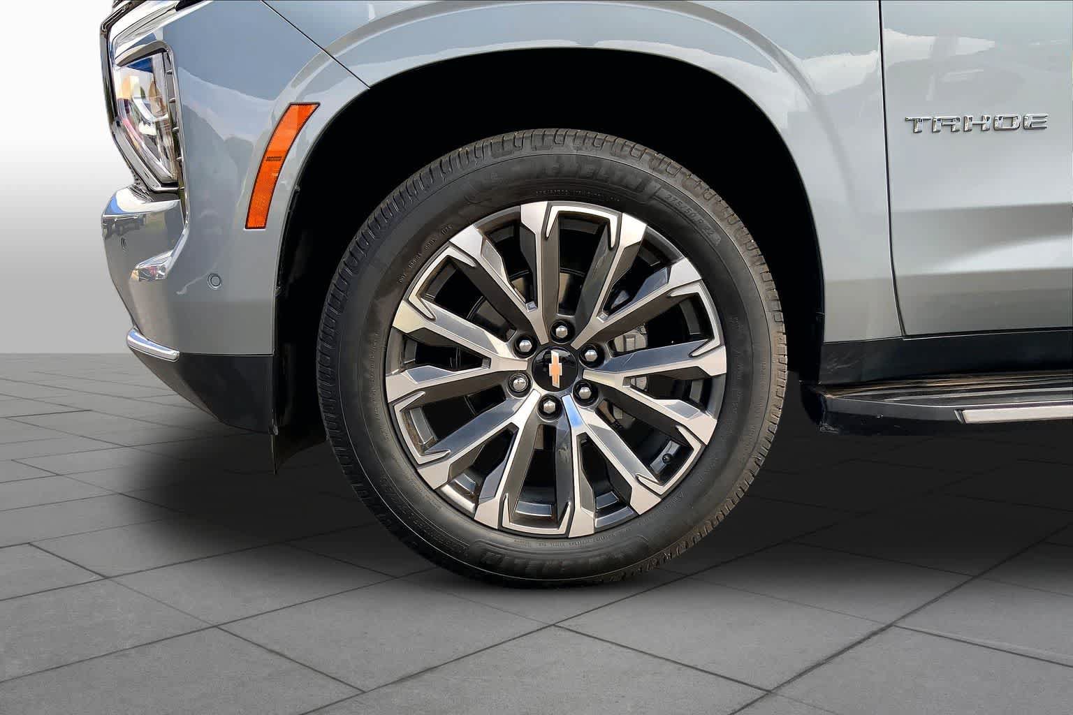 Used 2025 Chevrolet Tahoe High Country AWD/4WD image 21