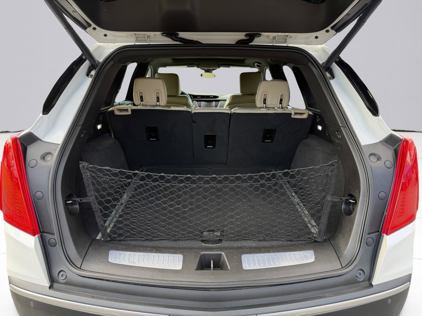 Used 2017 Cadillac XT5 Luxury w/ Driver Awareness Package image 18