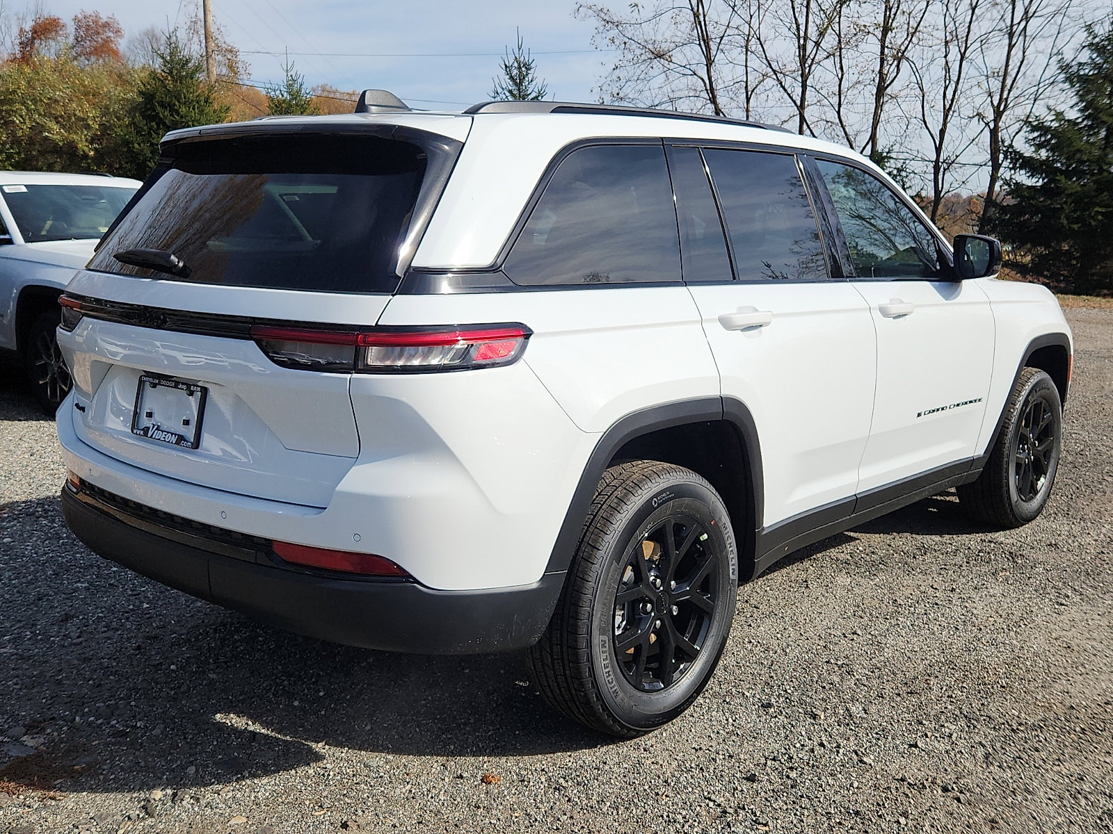 New 2025 Jeep Grand Cherokee Altitude image 4