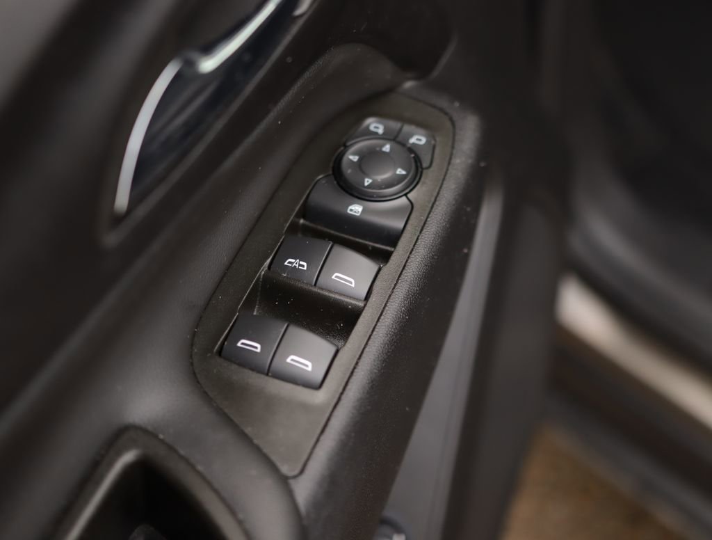 Used 2023 Chevrolet Equinox LT FWD image 22