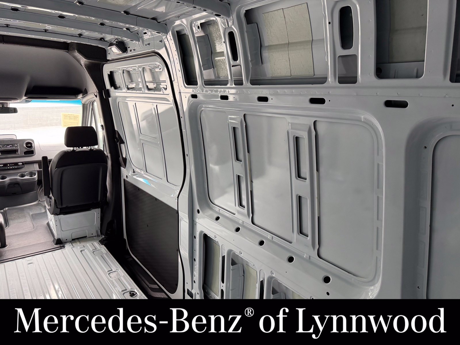 Used 2025 Mercedes-Benz Sprinter 2500 image 18