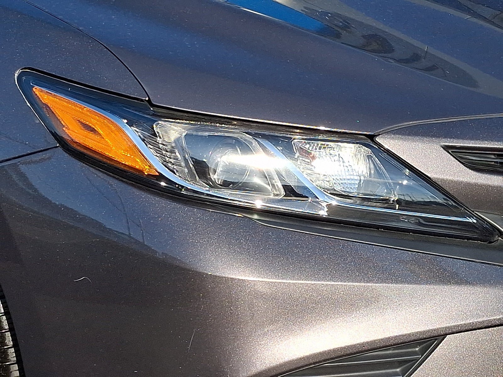 Used 2020 Toyota Camry SE w/ Blackout Package FWD image 9