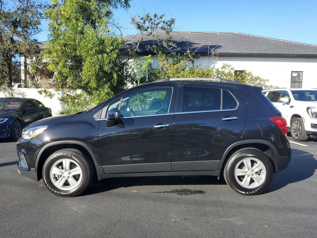Used 2020 Chevrolet Trax LT w/ LT Convenience Package image 2