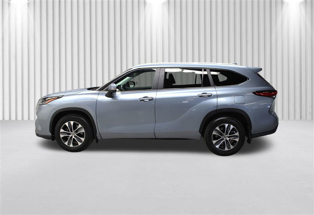 Used 2023 Toyota Highlander XLE AWD/4WD image 7