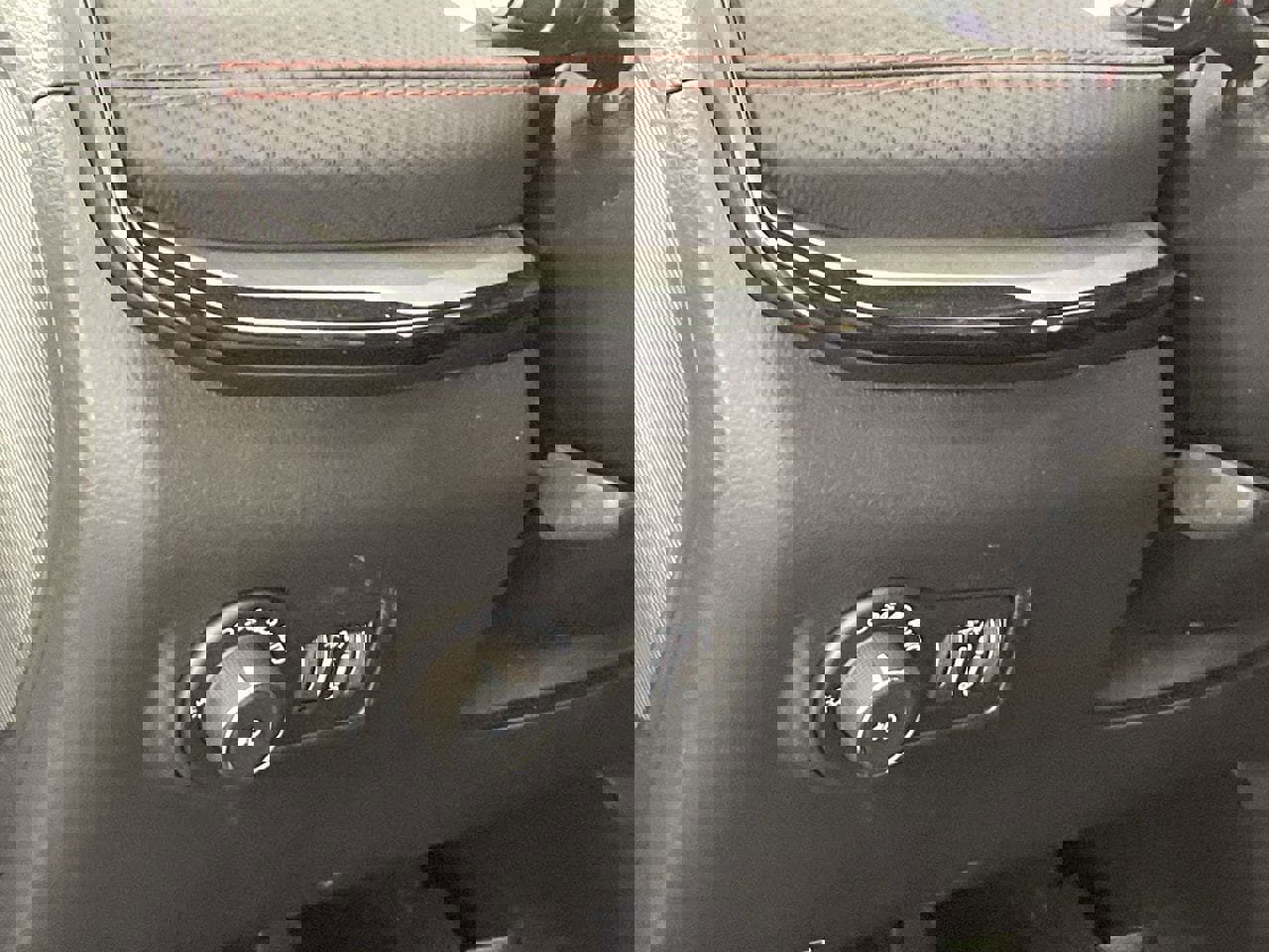 Used 2025 Jeep Compass Trailhawk AWD/4WD image 12