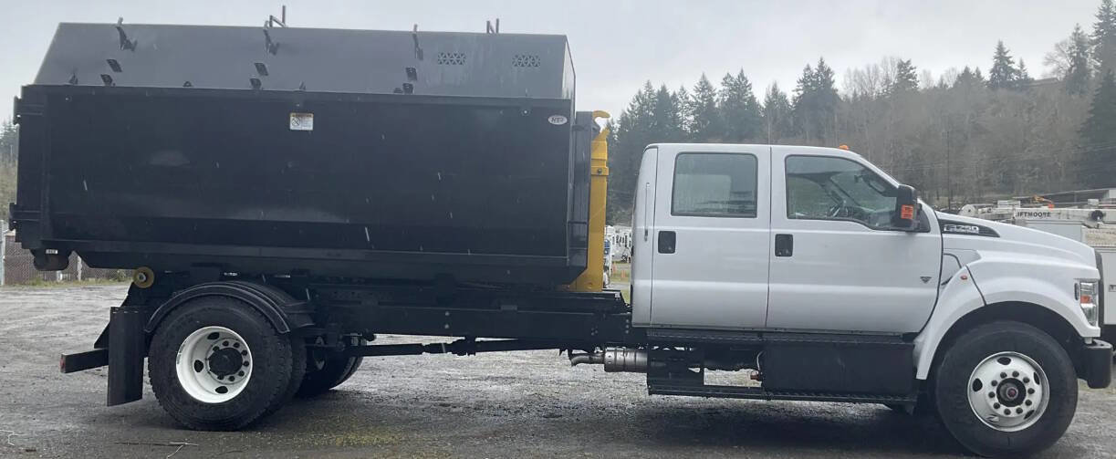 Used 2023 Ford F750 2WD Crew Cab Super Duty image 6