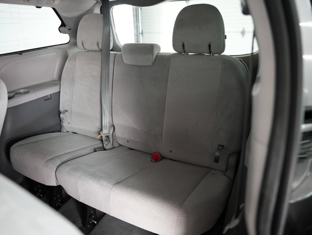 Used 2020 Toyota Sienna LE FWD image 31