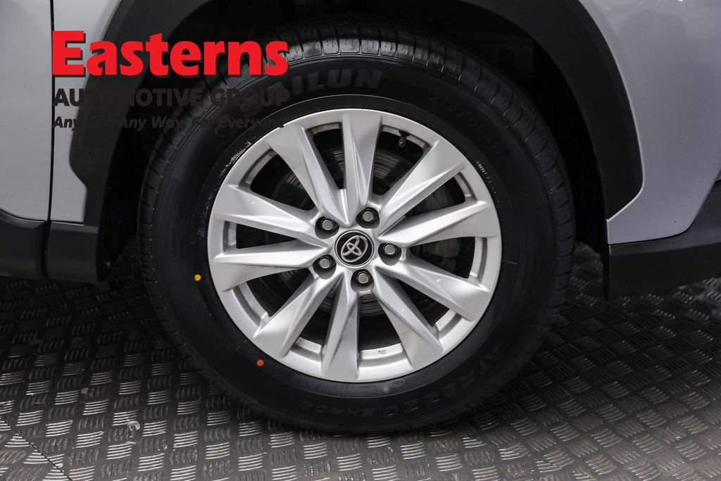 Used 2024 Toyota Corolla Cross LE image 31