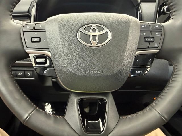 Used 2025 Toyota Camry XLE AWD/4WD image 42